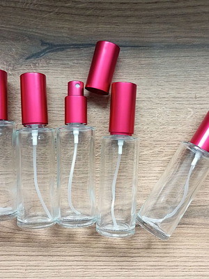 Стъклени шишета 50 мл с помпа за парфюми нови