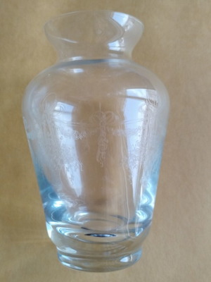 Crystal vase with engraved flowers new
