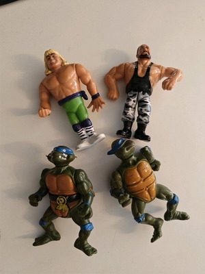Φιγούρες WWE και Χελωνονιντζάκια μεταχειρισμένες, πακέτο 4, 90s συλλεκτικά