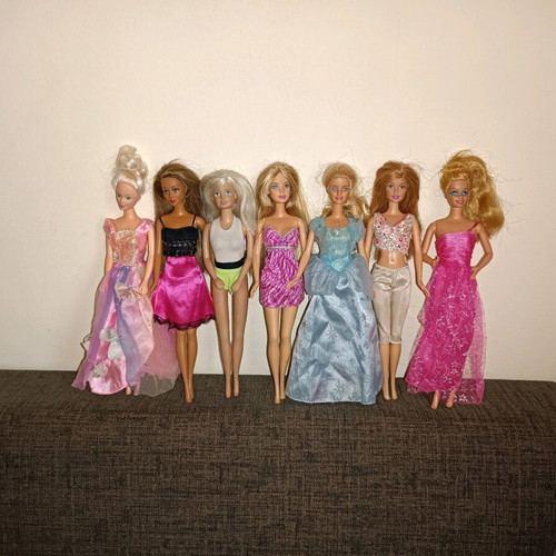 Lot of vintage dolls used with defects