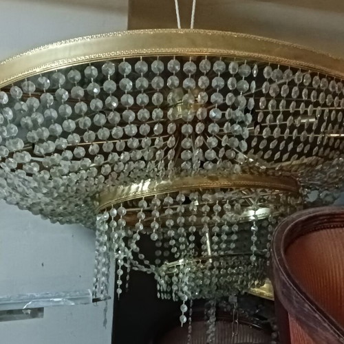 Chandelier used in excellent condition