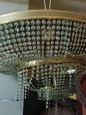 Chandelier used in excellent condition