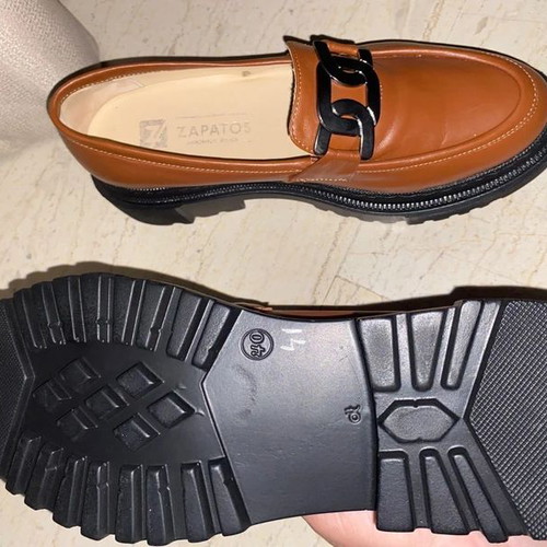 Loafers Zapatos tan with black chunky sole like new, sizes 40-41