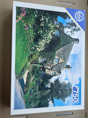 Falcon 750-Piece Jigsaw Puzzle Used Oxfordshire Cottage Scene