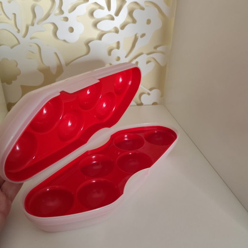 Tupperware egg holder 6 slots new