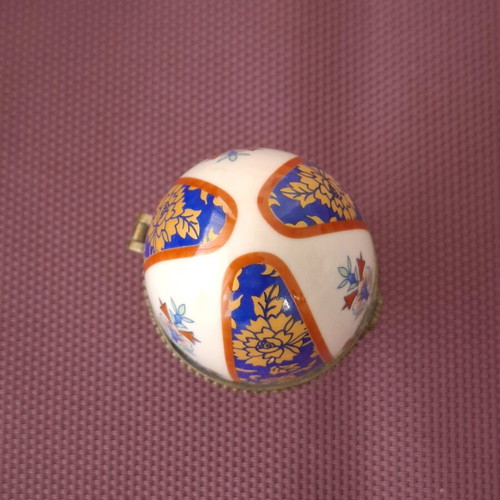 Limoge porcelain egg used, hand-painted, 11 cm
