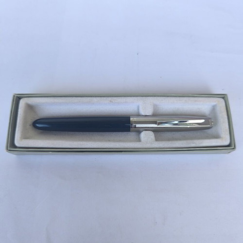 Parker 21 fountain pen made in USA, blue resin and stainless steel cap