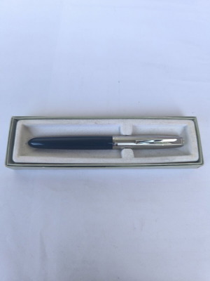 Parker 21 fountain pen made in USA, blue resin and stainless steel cap