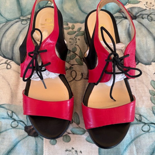 Vavoulas leather platform sandals like new, black and red
