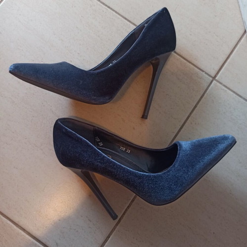GoGo Shoes pointed high heels like new, size 35, blue velvet