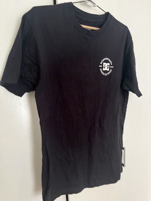 DC T-shirt like new, black, sizes M and L