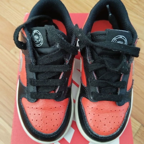 Nike Dunk kids sneakers used, size 26, black orange
