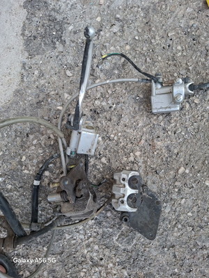 Kymco Agility 200i brake calipers
