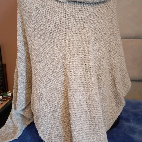 Wool poncho like new, beige, size L