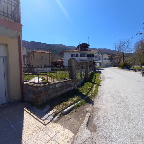 Land with old two-story house 500 sqm in Florina city