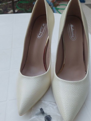 Pumps beige 12cm lightly used, size 41