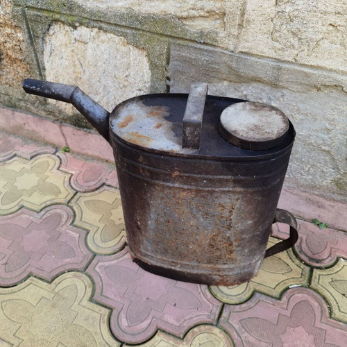 Metal oil can used