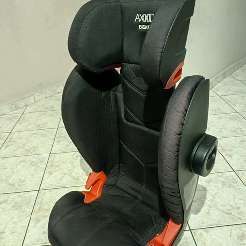 Axkid Bigkid car seat like new with side impact protection 12-36 kg
