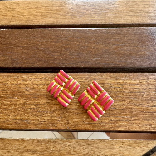 Earrings new, gold and fuchsia color