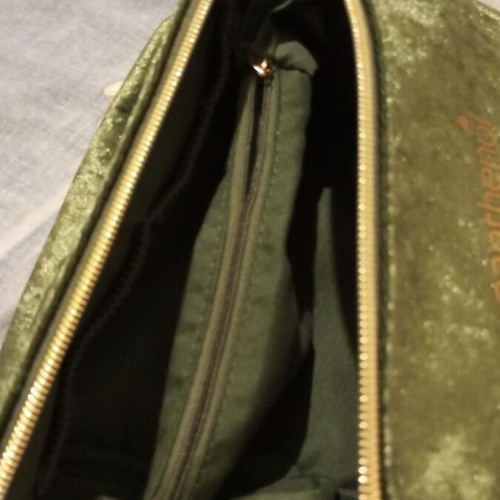 Toiletry bag green with shower gel gift like new