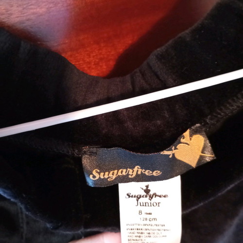 Velour t-shirt and shorts set like new, black and red