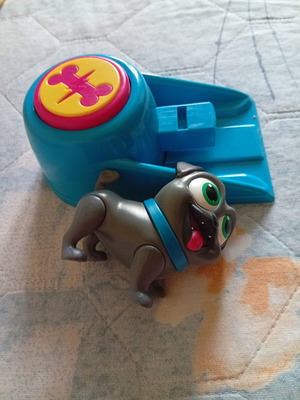 Disney Puppy Dog Pals Bingo figure with launcher, like new, missing trike