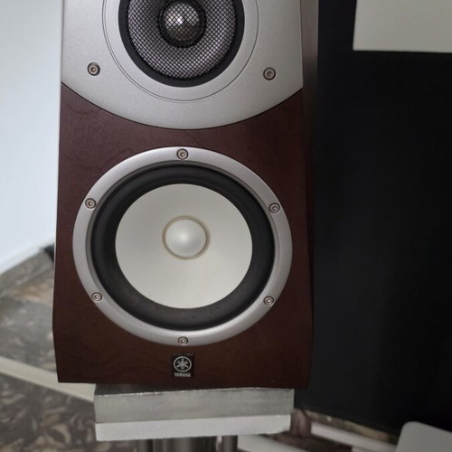 Yanaha Soavo 2 bookshelf speakers and subwoofer like new with stands