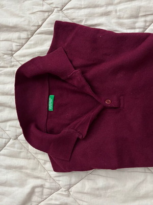 Benetton wool sweater medium used, burgundy color