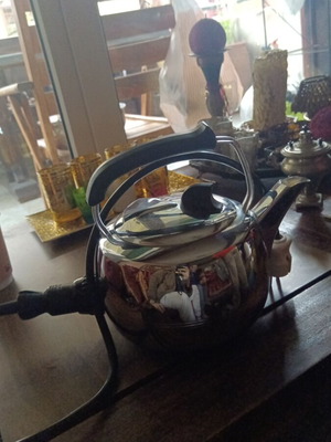 Vintage Swan kettle like new with UK to European plug adapter
