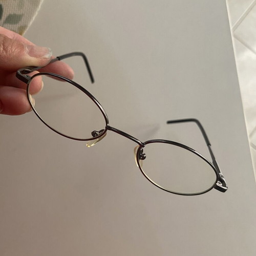 Hypermetropia glasses with narrow lenses