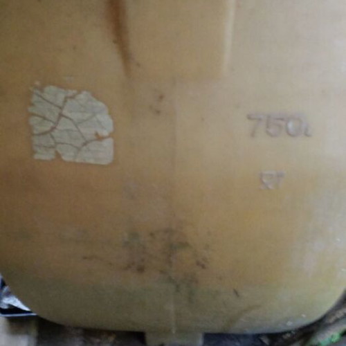 Πλαστική δεξαμενή πετρελαίου 750 λίτρων μεταχειρισμένη με βάνα