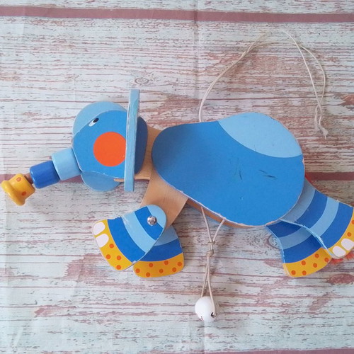 Wooden children's elephant marionette used, length 18 cm