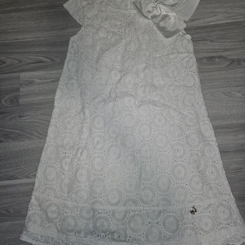 White dress for girl with circular patterns size 8 years like new