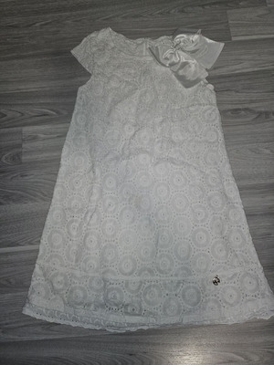 White dress for girl with circular patterns size 8 years like new