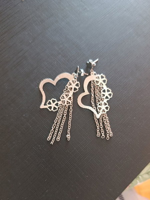 Long heart earrings like new, silver with chains and flowers