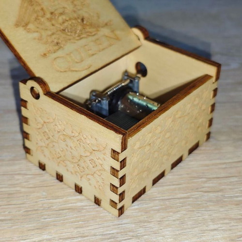 Wooden Queen Music Box like new with hand crank and engraved design