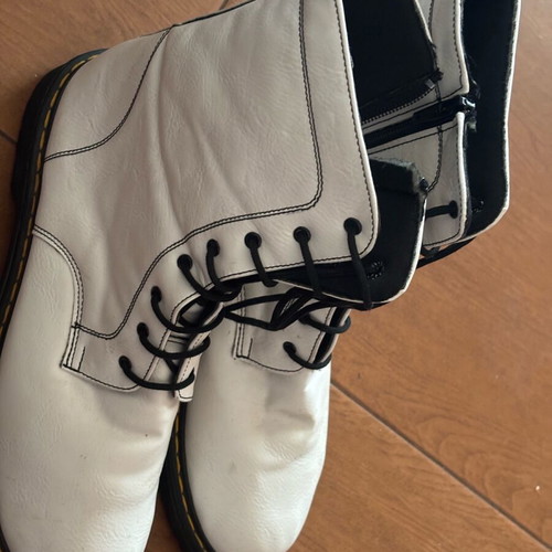 White boots size 41 like new with laces and zipper