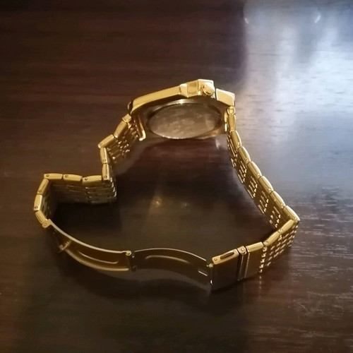 Binbond men's watch like new, gold color bracelet