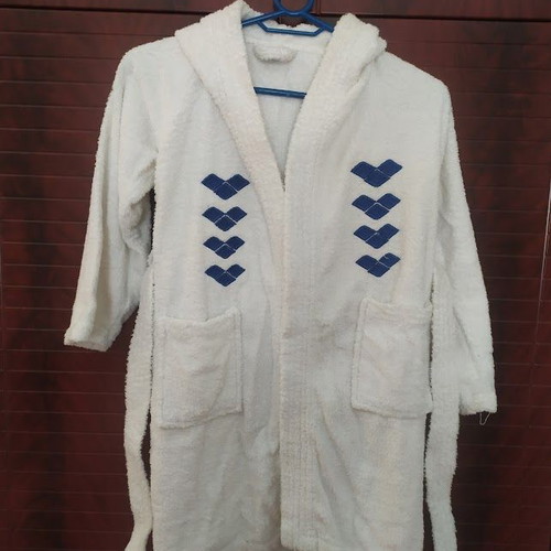 Arena Kids Swimming Bathrobe White Size 6 Like New