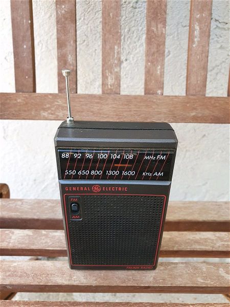  Vintage GENERAL ELECTRIC FM/AM Radio radiofono