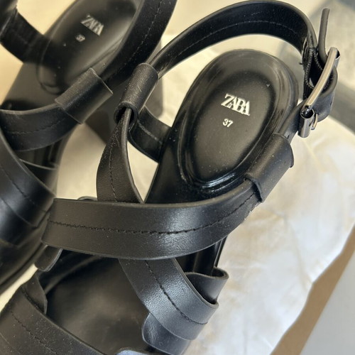Zara leather women's shoes size 37 like new, black