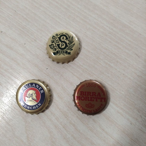Beer bottle caps used, set of 3, European breweries