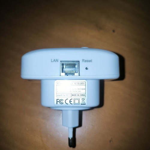 Wireless WiFi Extender in like new condition