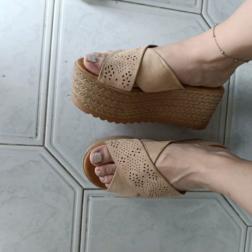 Slippers used, size 36, beige