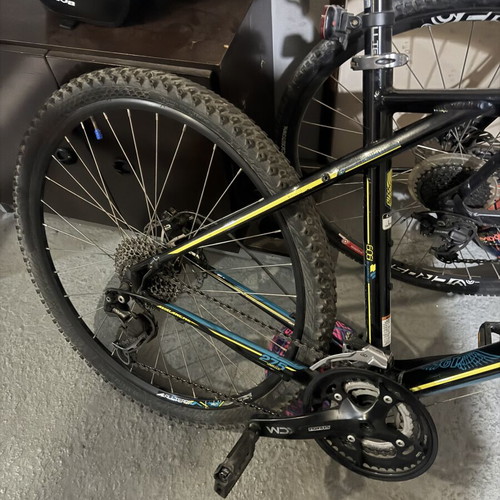 GT Avalanche 27.5 Mountain Bike like new, disc brakes, front suspension