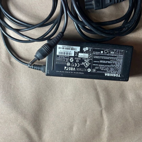 TOSHIBA PA3716E-1AC3 laptop power adapter used