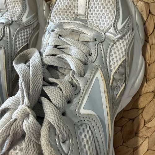 Reebok athletic shoes size 39 silver like new