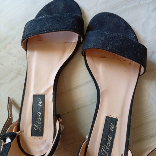 Sandals with Pearl Covered Heel like new, size 37, black velvet