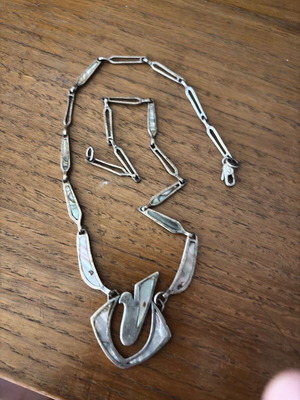 Silver necklace with mother-of-pearl like new