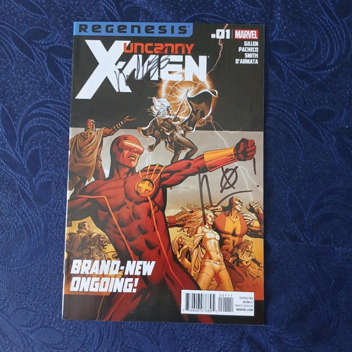 Uncanny X-Men #1 Marvel comic like new with two signatures
